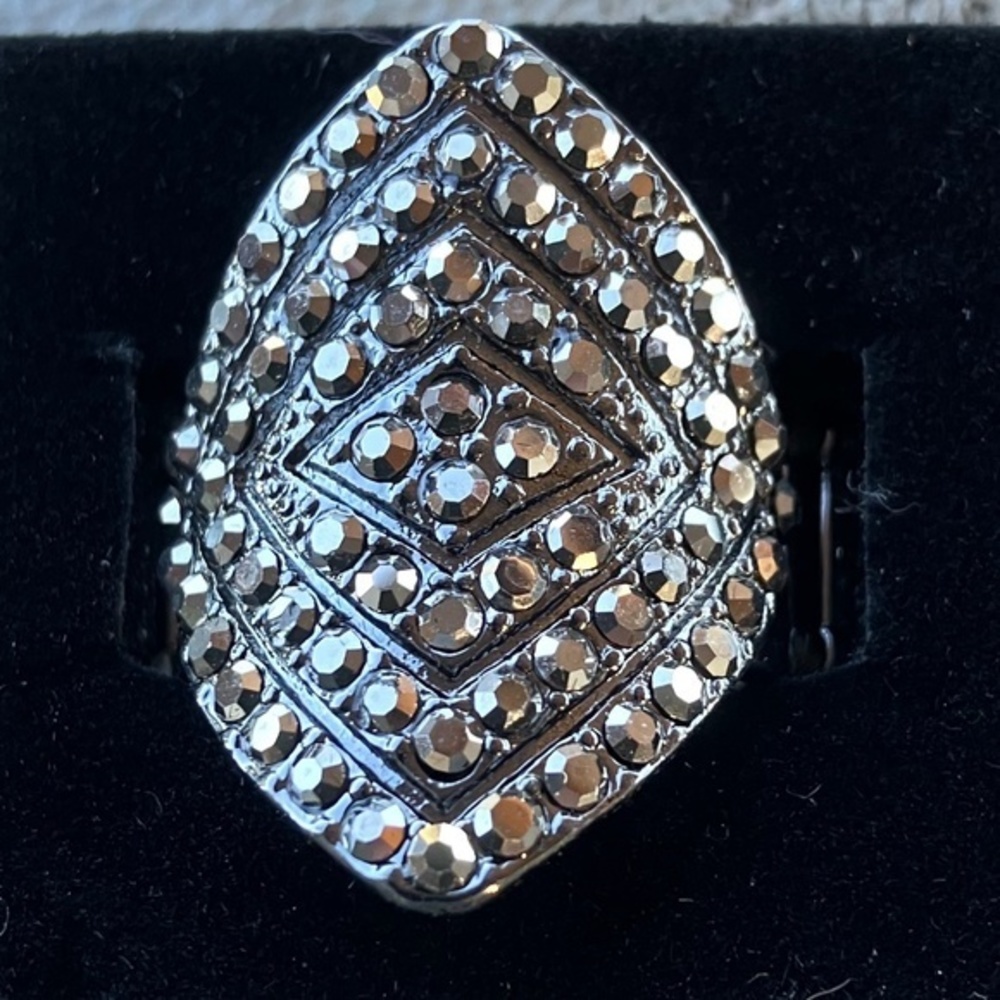 Women's Stretch Ring. One size fits all. Bling. New. Marcasite.